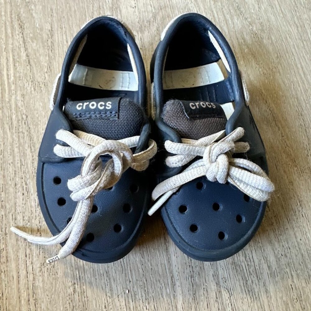 CROCS sandals size 6c